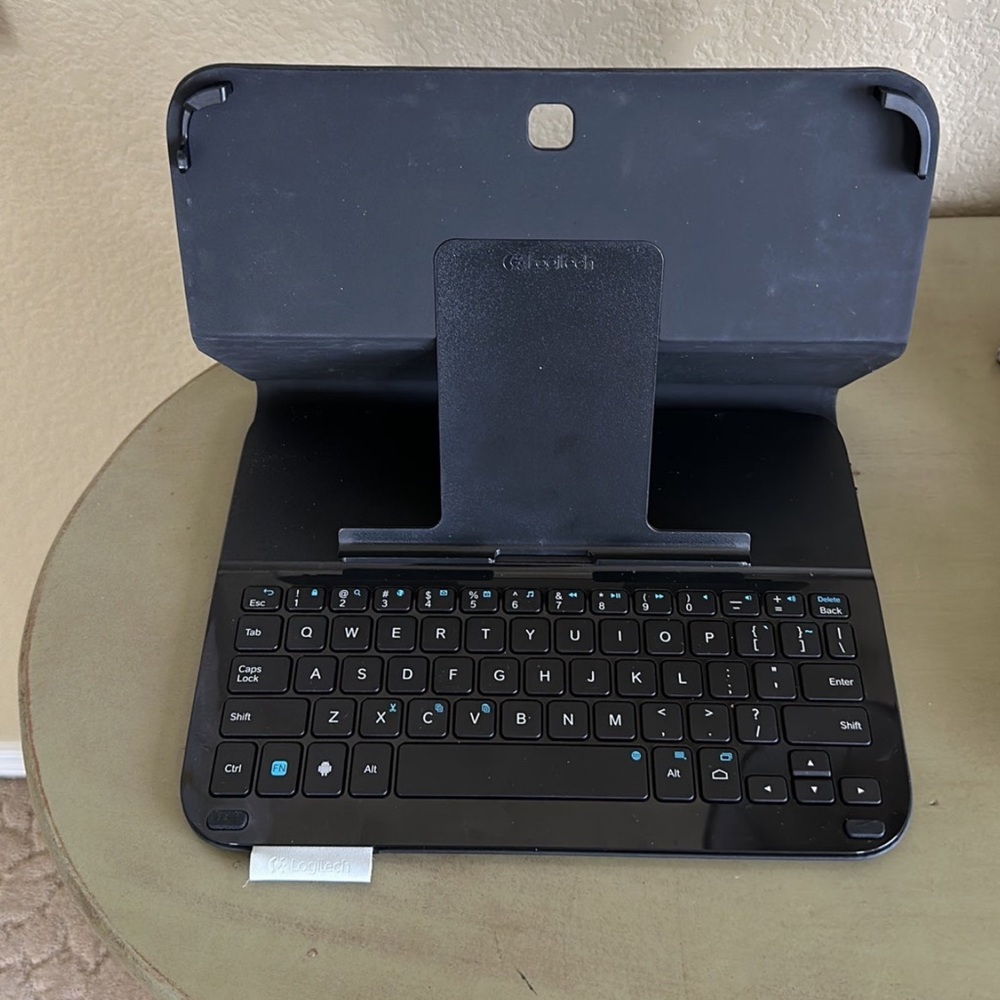 Logitech Keyboard - Picture 2 of 4